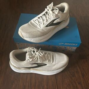 Brooks Men's Athletic Running Shoes in Off-White with Black Accents